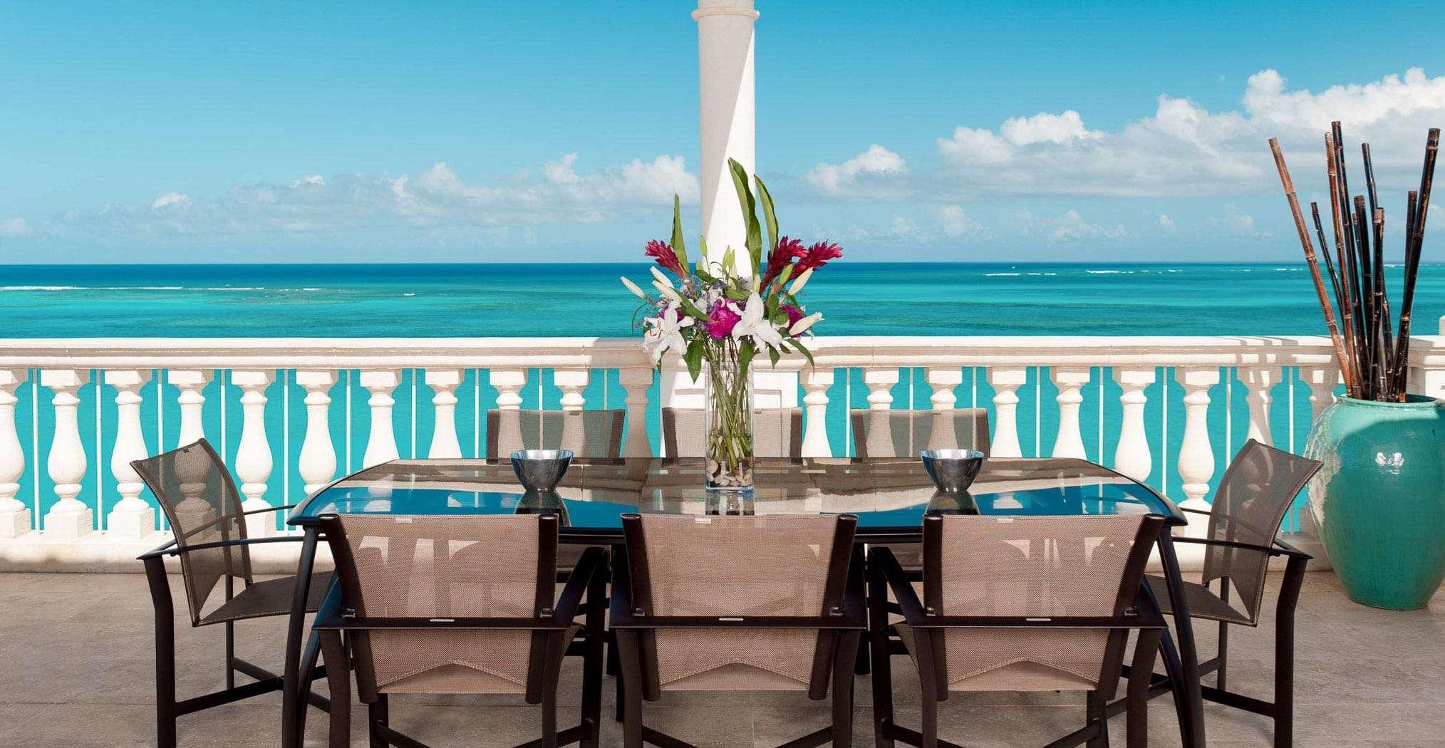 ホテル The Regent Grand グレイス・ベイ エクステリア 写真