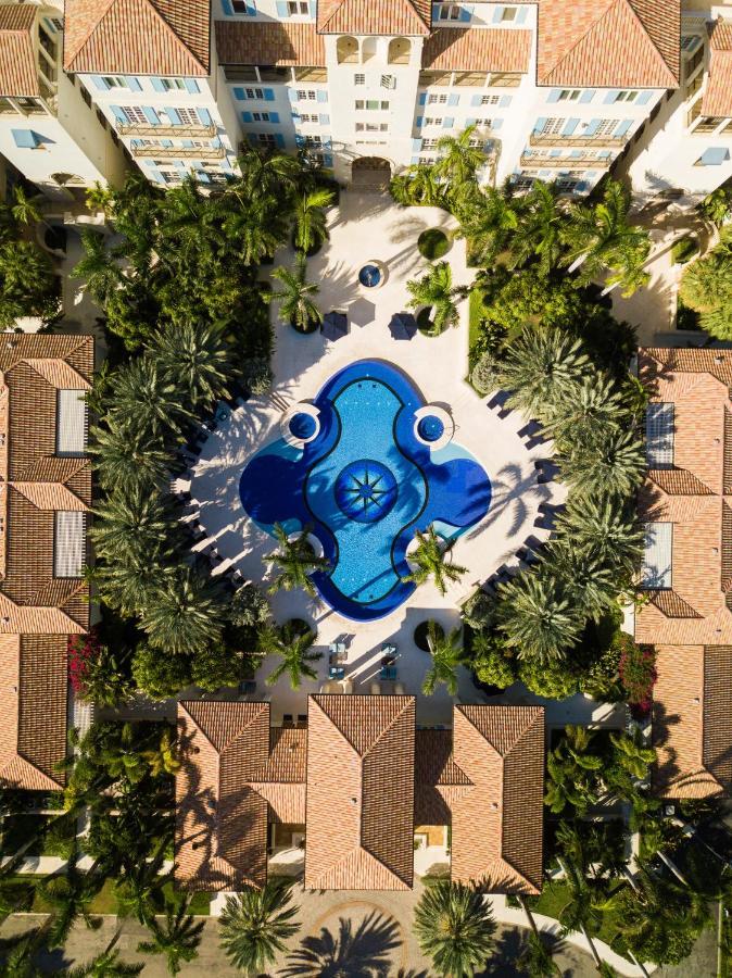 ホテル The Regent Grand グレイス・ベイ エクステリア 写真